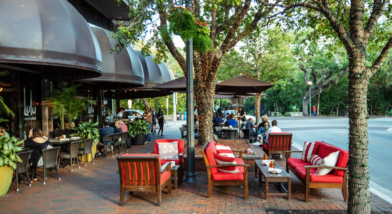 椰林灣邊的波希米亞風情