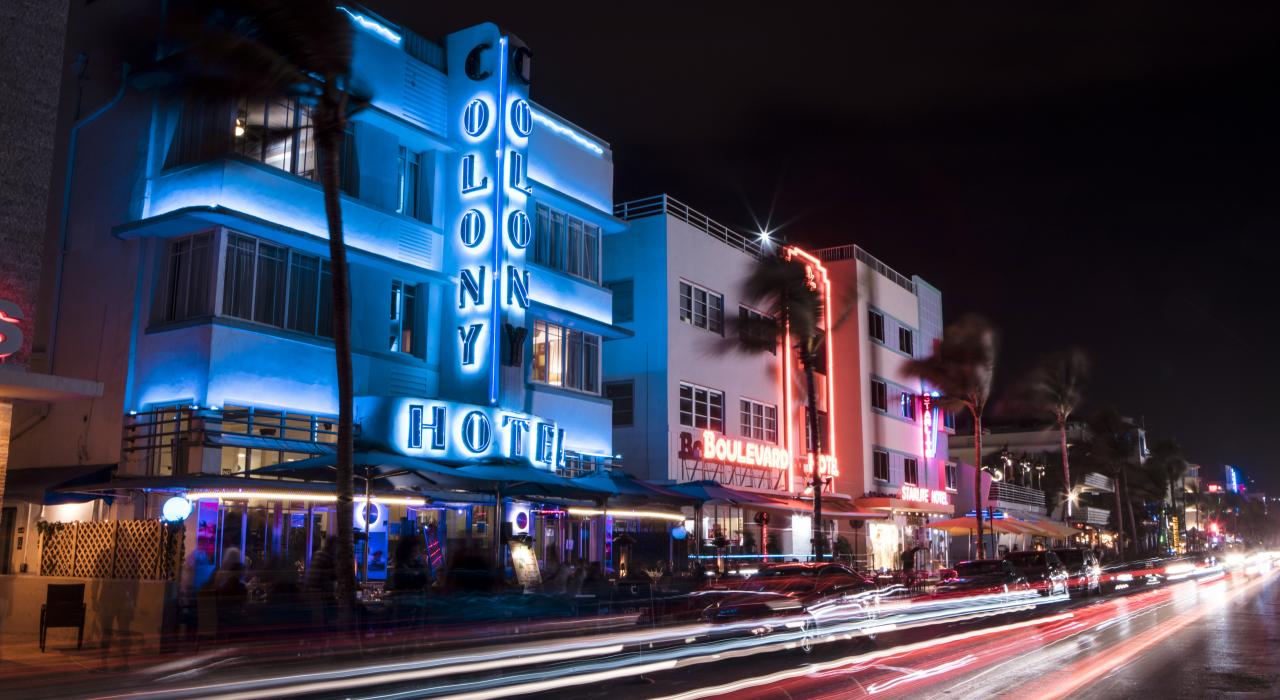 南灘的強烈能量與霓虹燈色彩