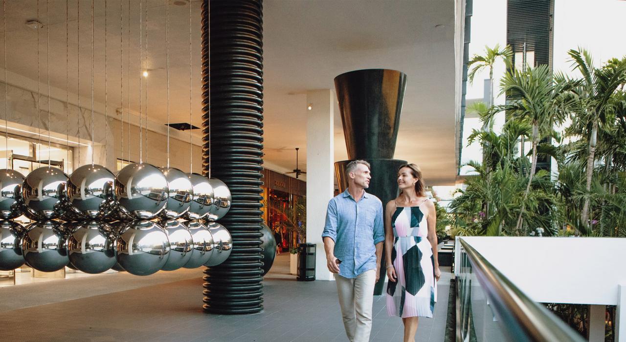 在美麗的保羅哈博購買名牌精品