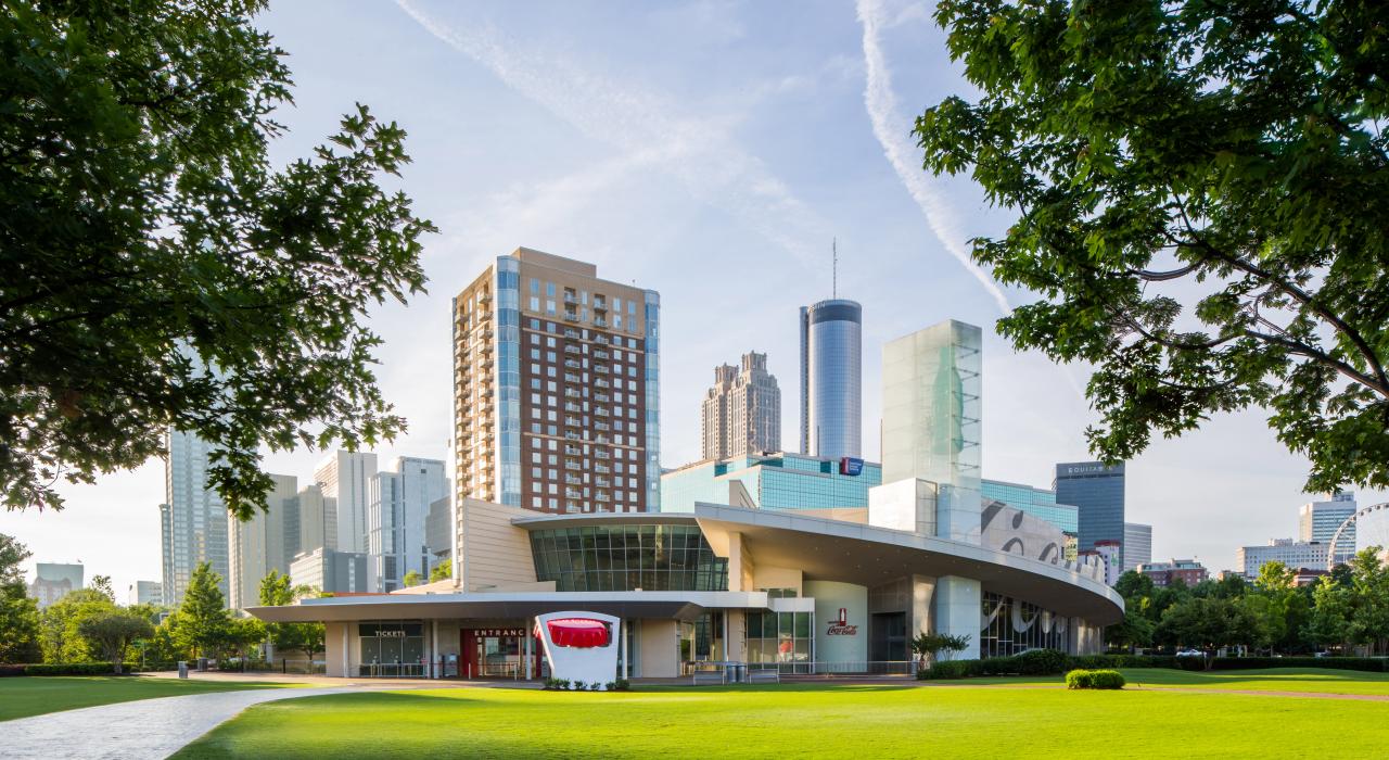 市中心必遊景點 - 可口可樂世界外面