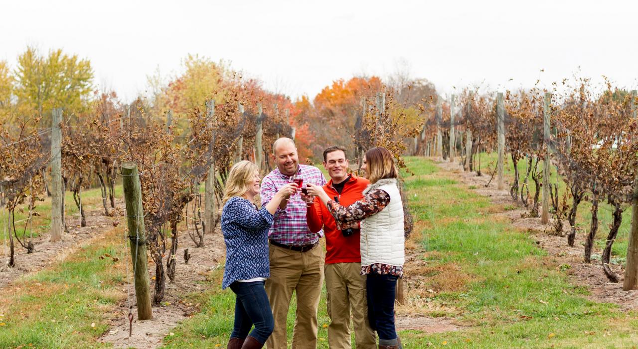 前往阿姆斯壯谷酒莊參加秋季品酒活動，這是本區眾多純釀酒廠之一