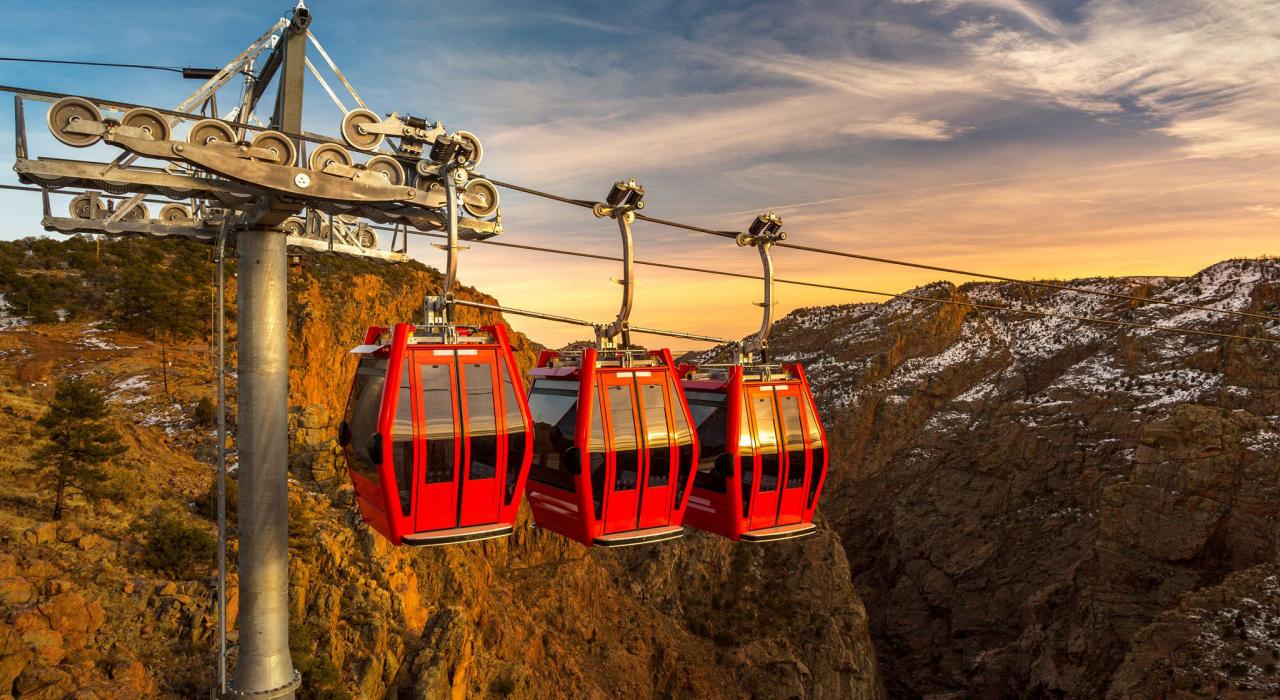 日落時分搭乘纜車越過皇家峽谷