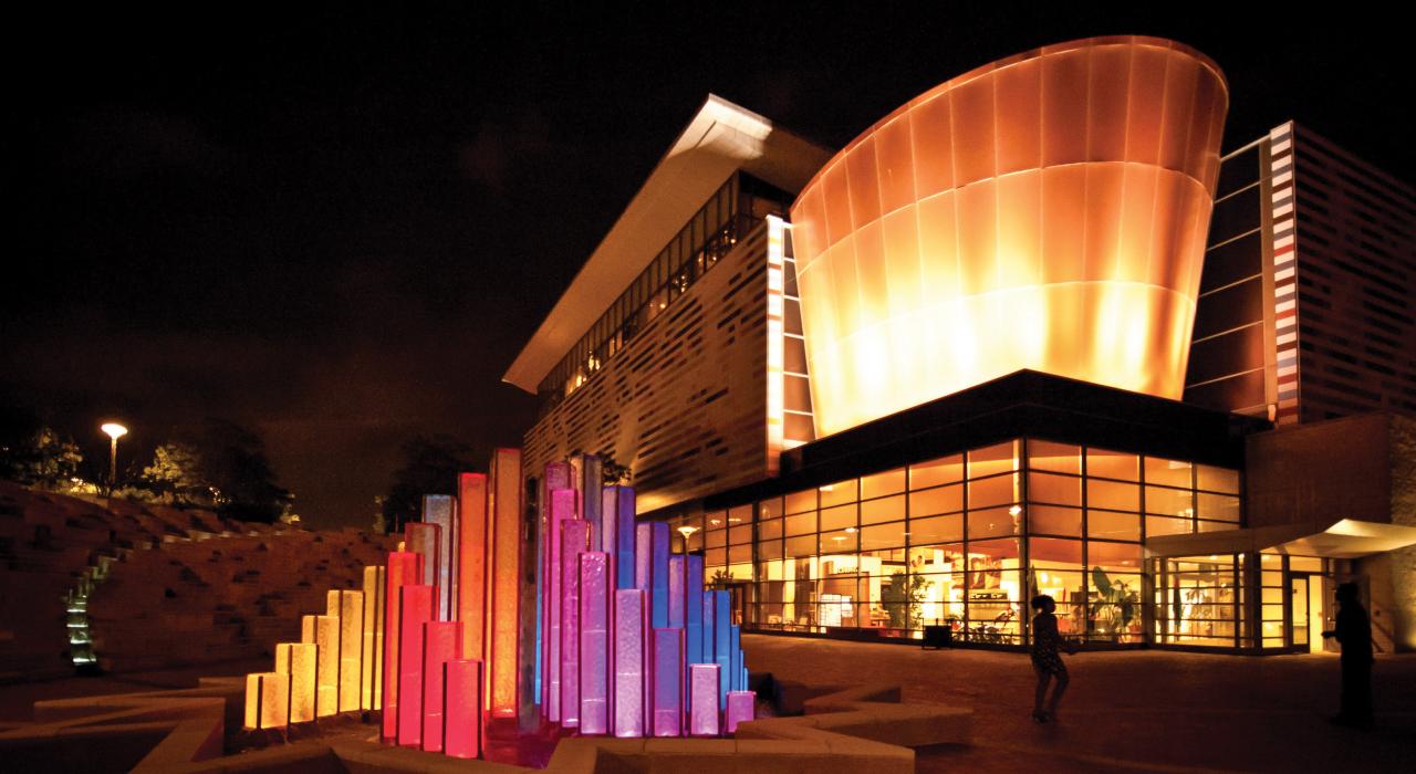 穆罕默德阿里中心外的景色，紀念傳奇拳擊手的城市博物館