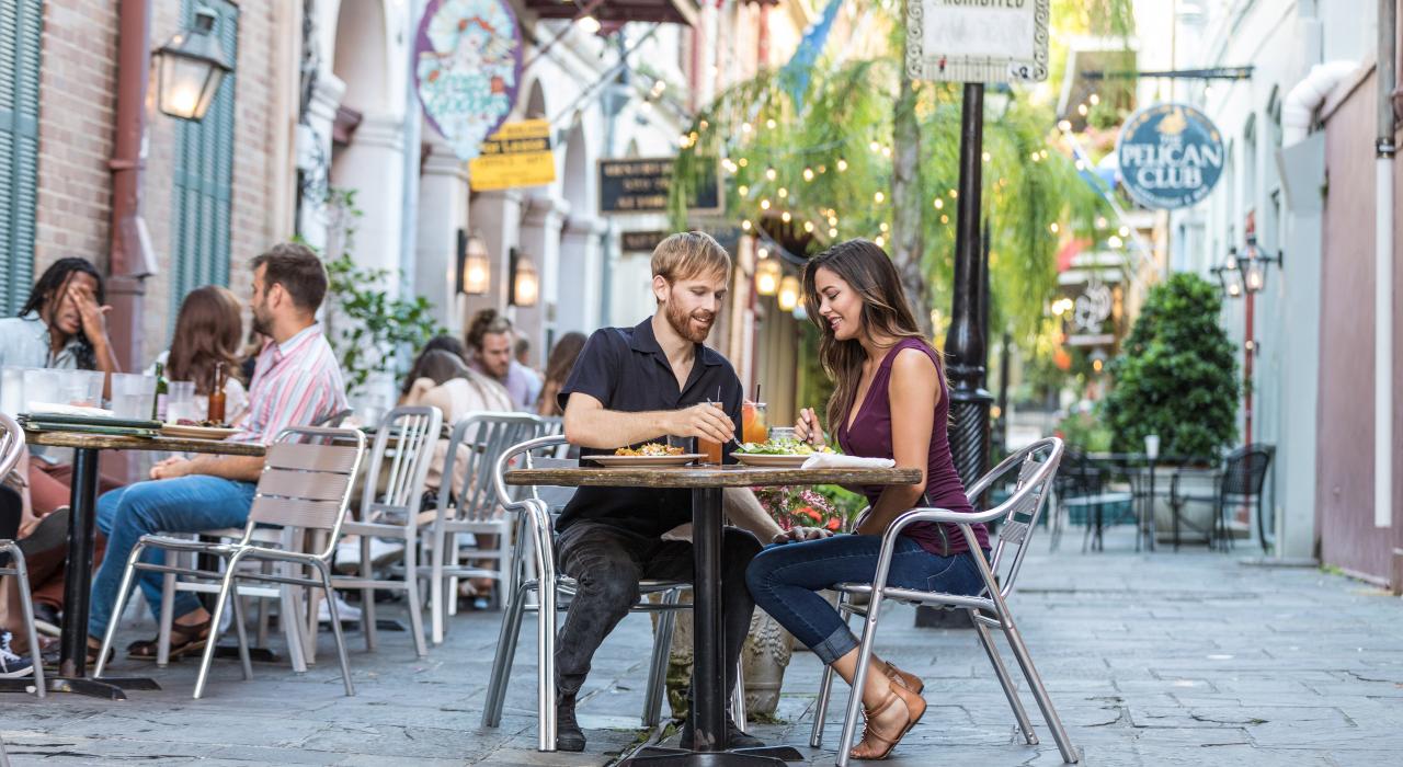 路易斯安那州紐奧良中庭用餐趣