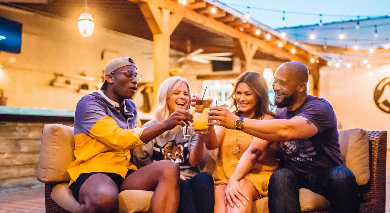 在路易斯安那州巴頓魯治的三輪莊園，啜飲佐以當地秘方的獨特雞尾酒