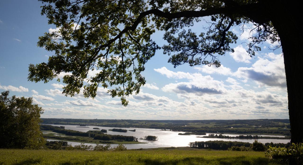 Overlooking the Mississippi River from the city's hilly countryside