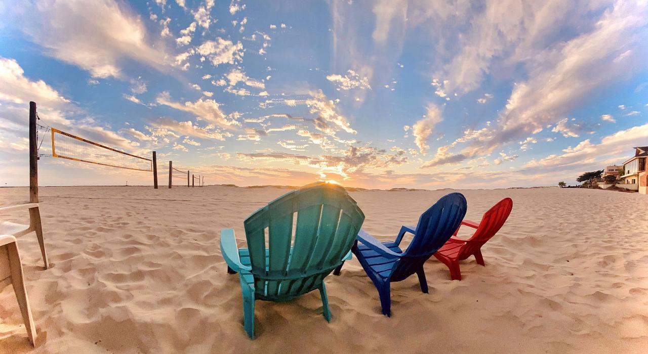 Cozy chairs await at the Rudder Room beach bar on Hollywood Beach