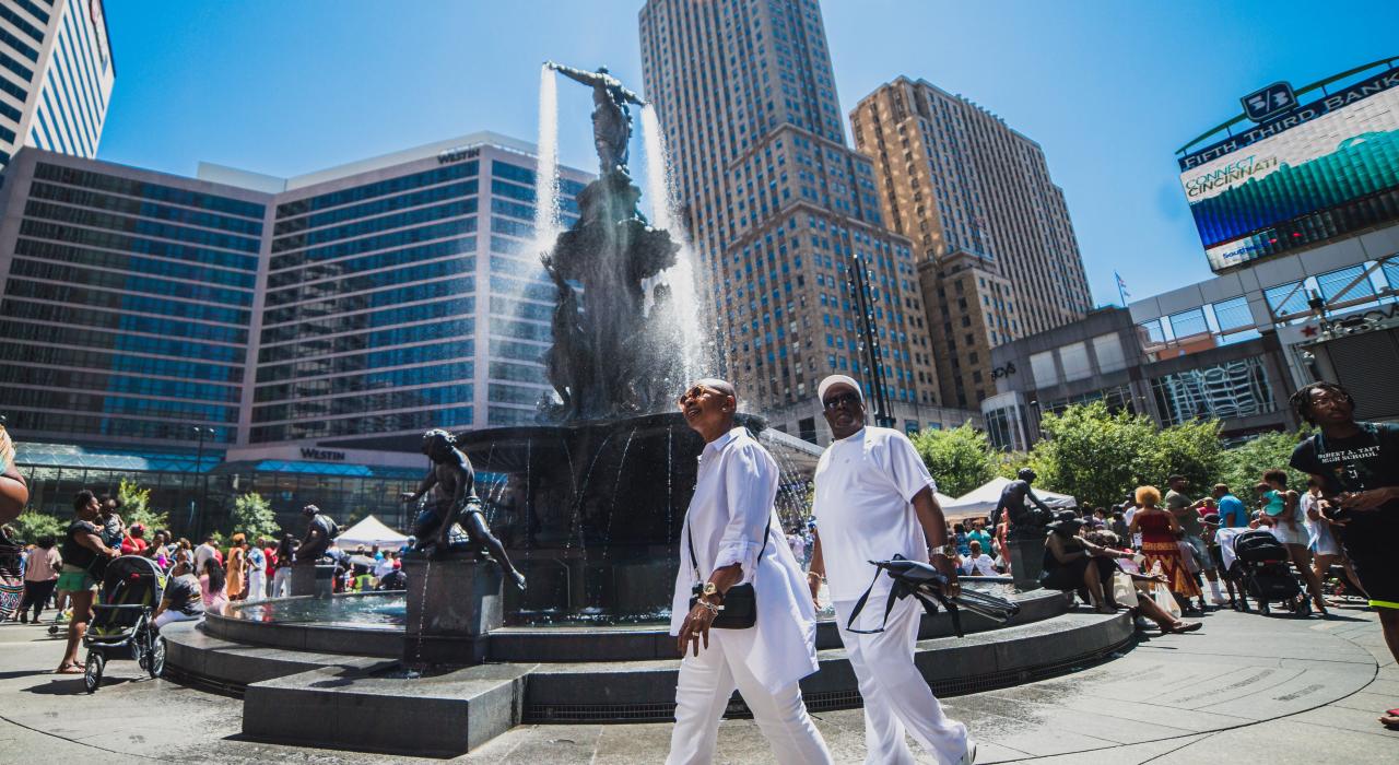 Summertime sunshine in Fountain Square Summertime sunshine in Fountain Square