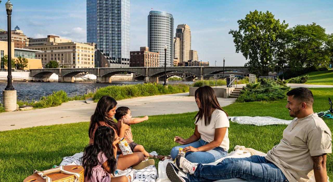 A family picnic on the grassy lawn of Ah-Nab-Awen-Park