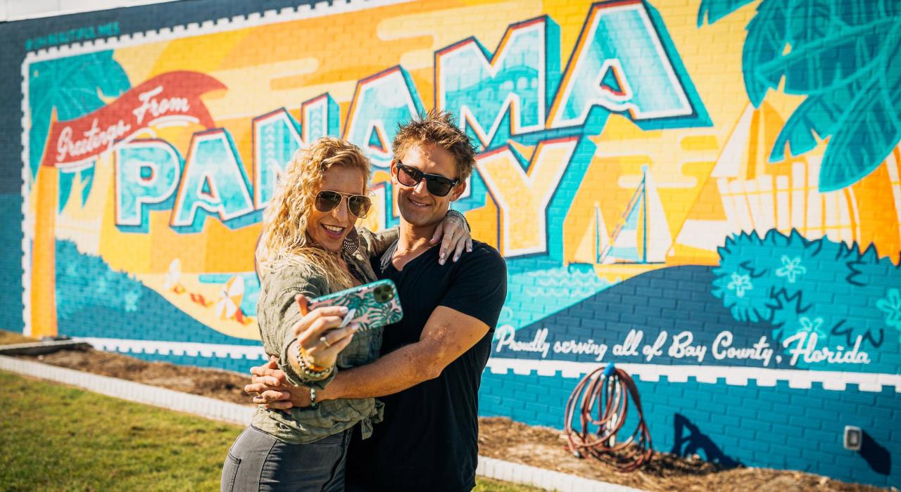 Discovering the best selfie spots on Panama City’s Mural Trail 