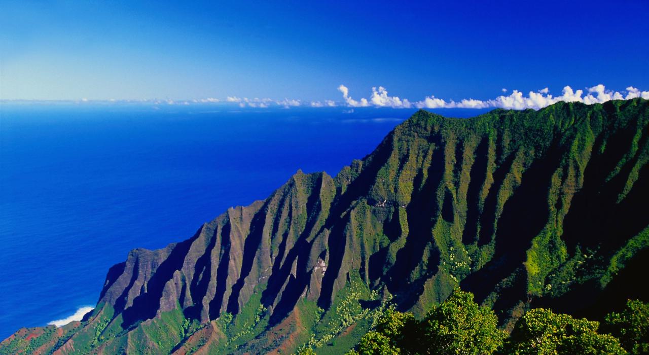 Stunning view of Kalalau Valley