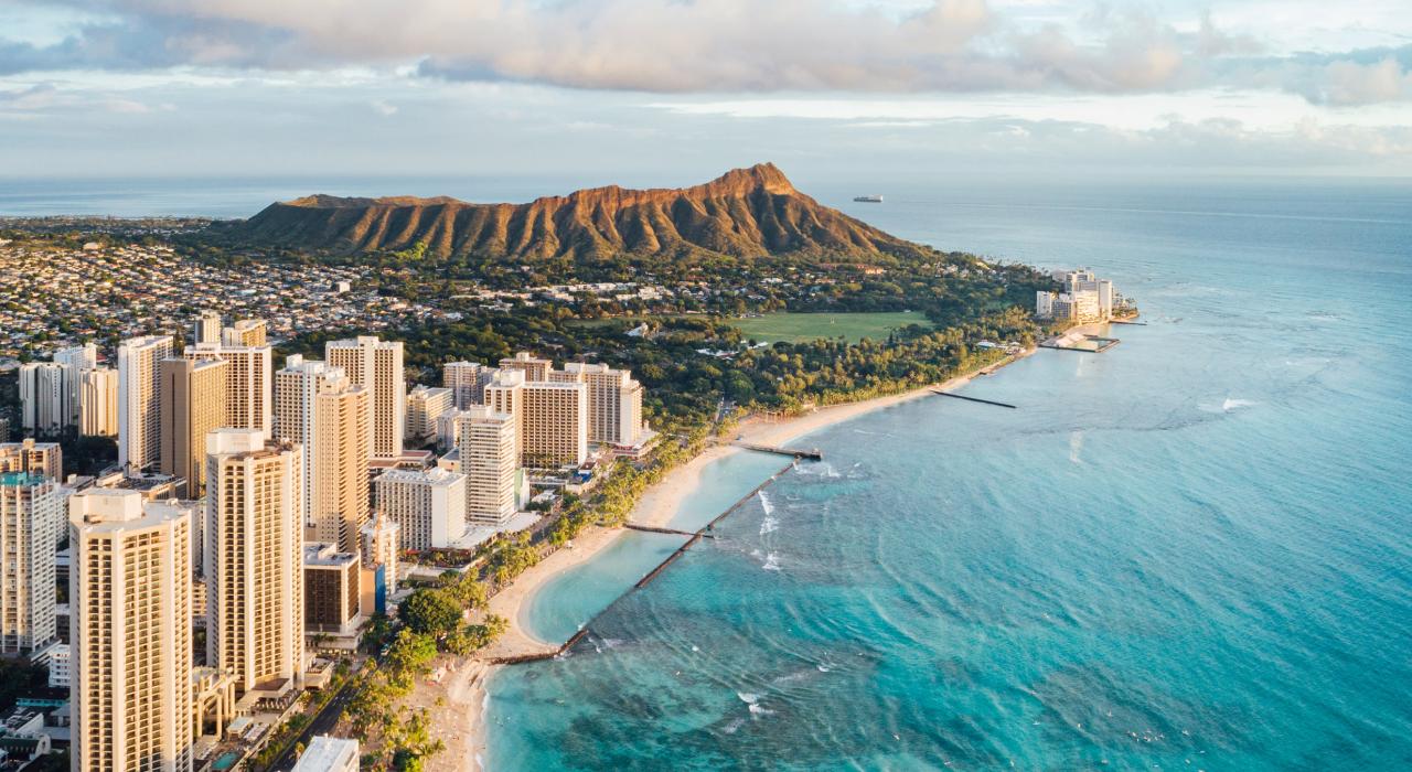 Aerial view of Honolulu and Waikīkī Beach
