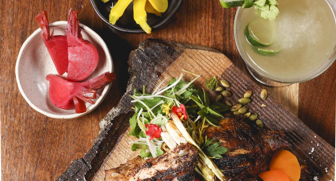 品尝中叉厨房酒吧 (middle fork kitchen bar) 的创意美食