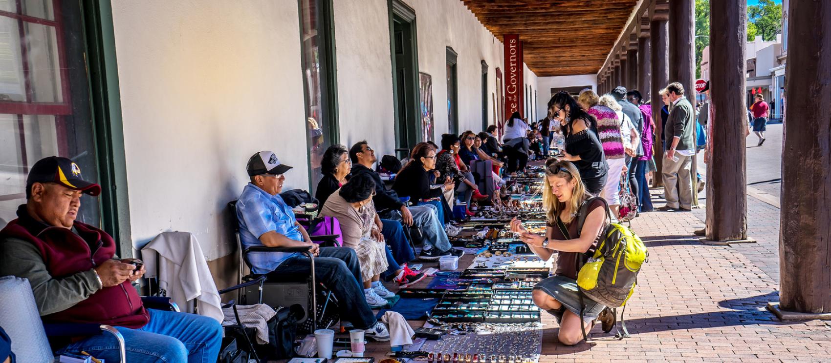 在聖塔菲的市場逛購