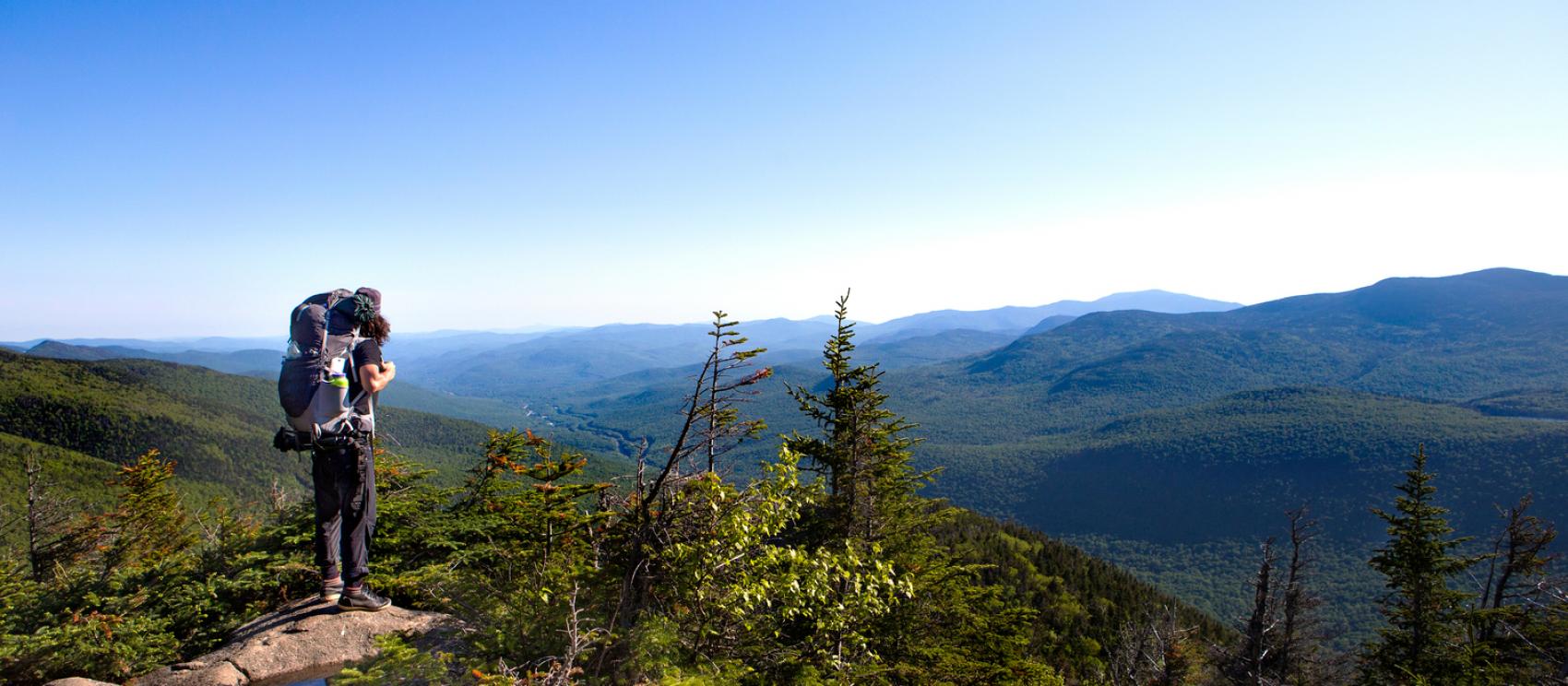 在弗蘭科尼亞山峽州立公園讚賞絕美風光