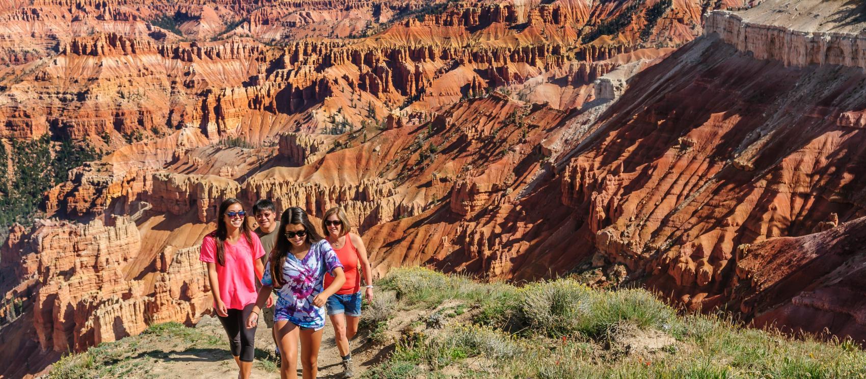 在錫達城附近的錫達布雷克斯國家保護區健行