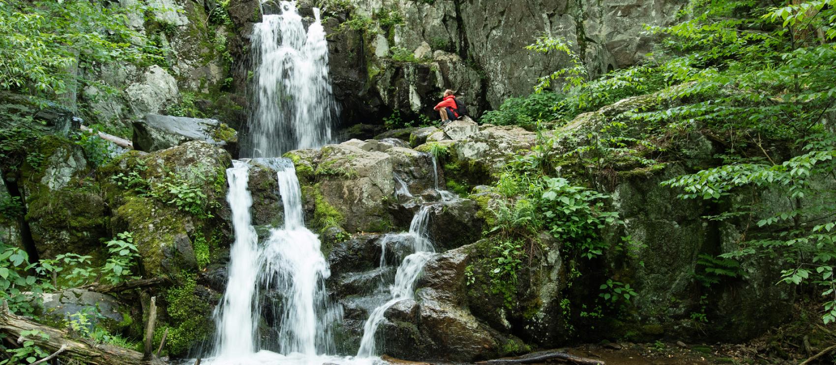 雪蘭多國家公園瀑布健行