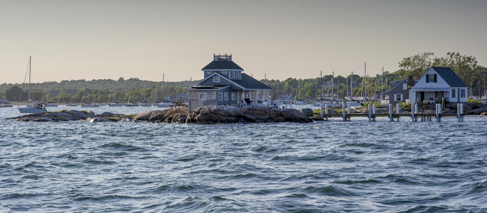 大西洋岩岸風景如畫的海港