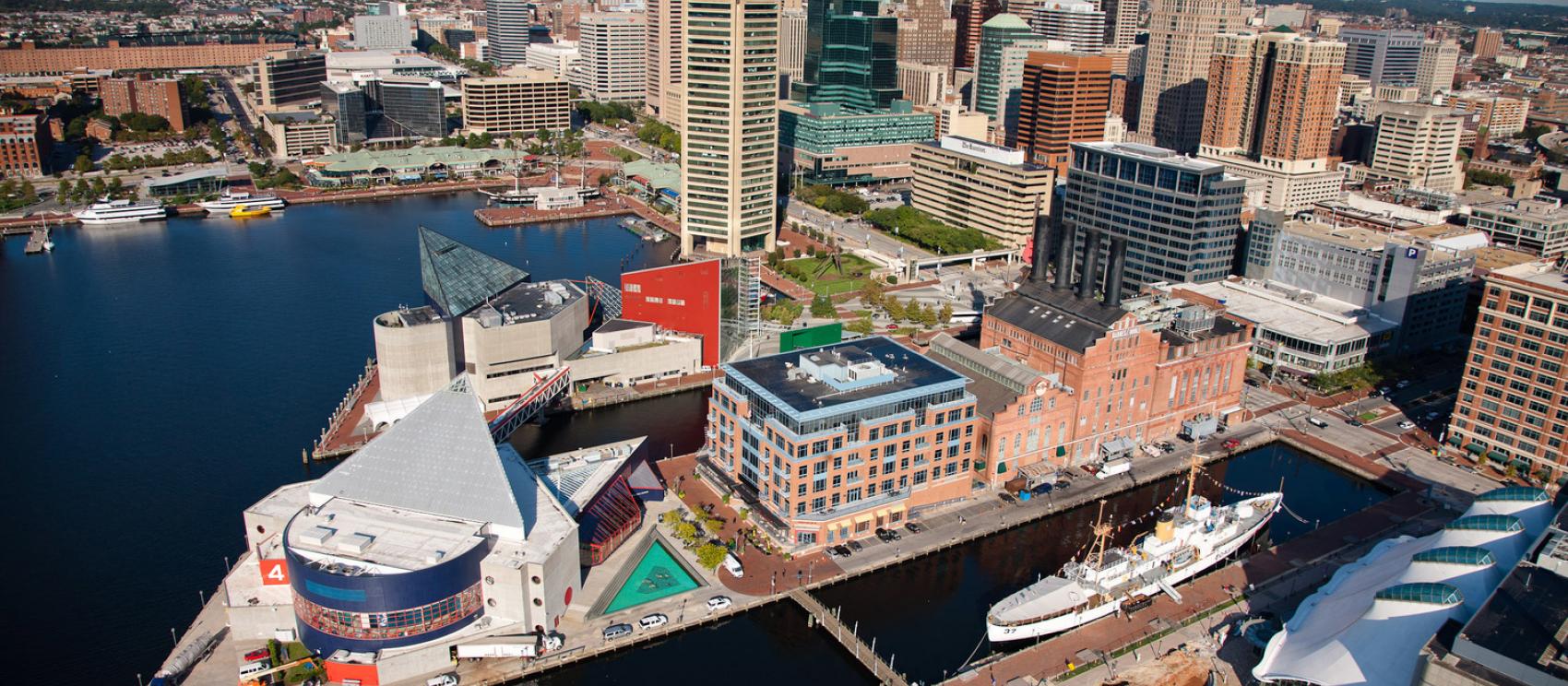 巴爾的摩市中心天際線的俯瞰景色