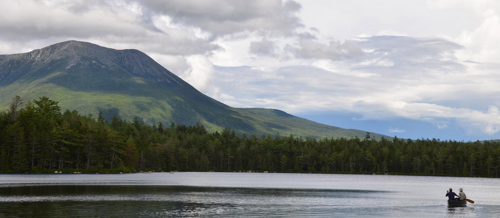 巴克斯特州立公園卡塔丁湖上划艇