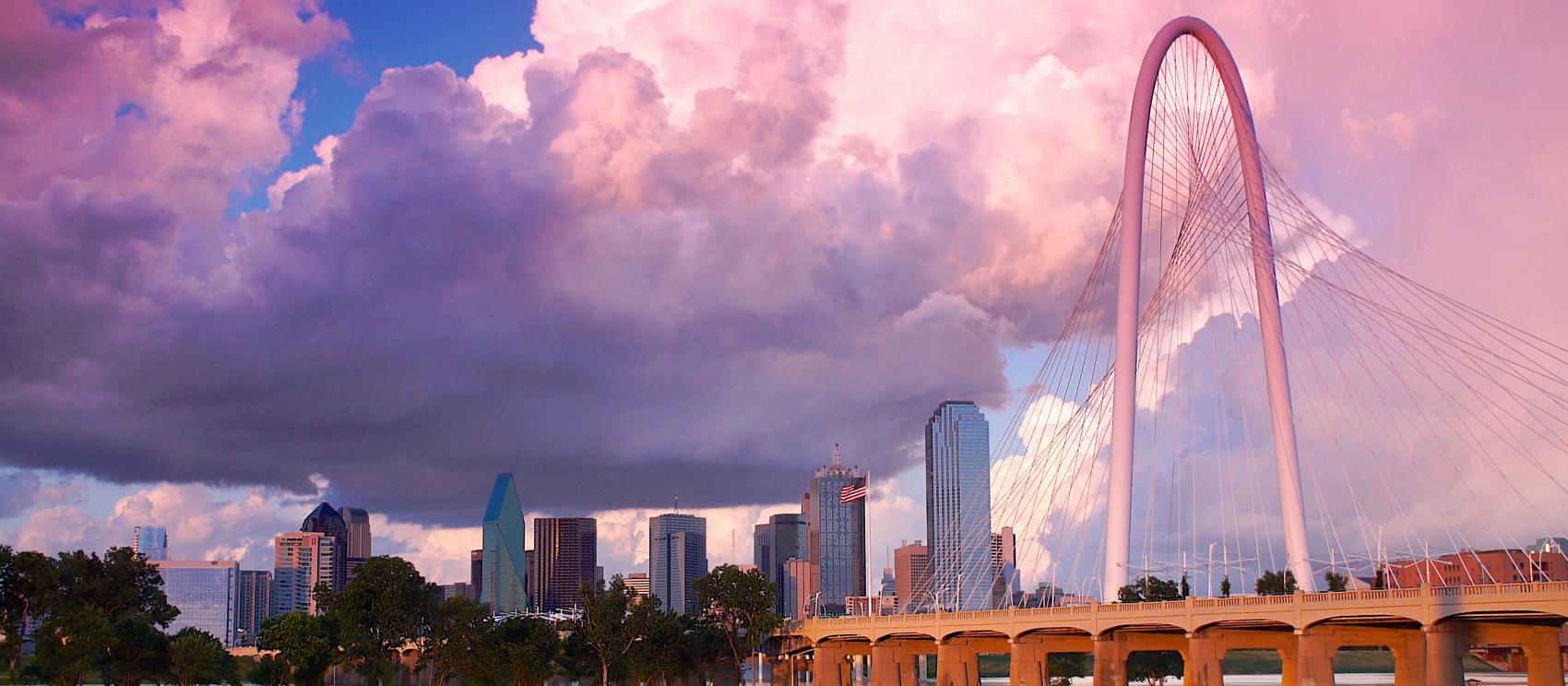 120 公尺高的希爾大橋讓達拉斯天際線更為增色