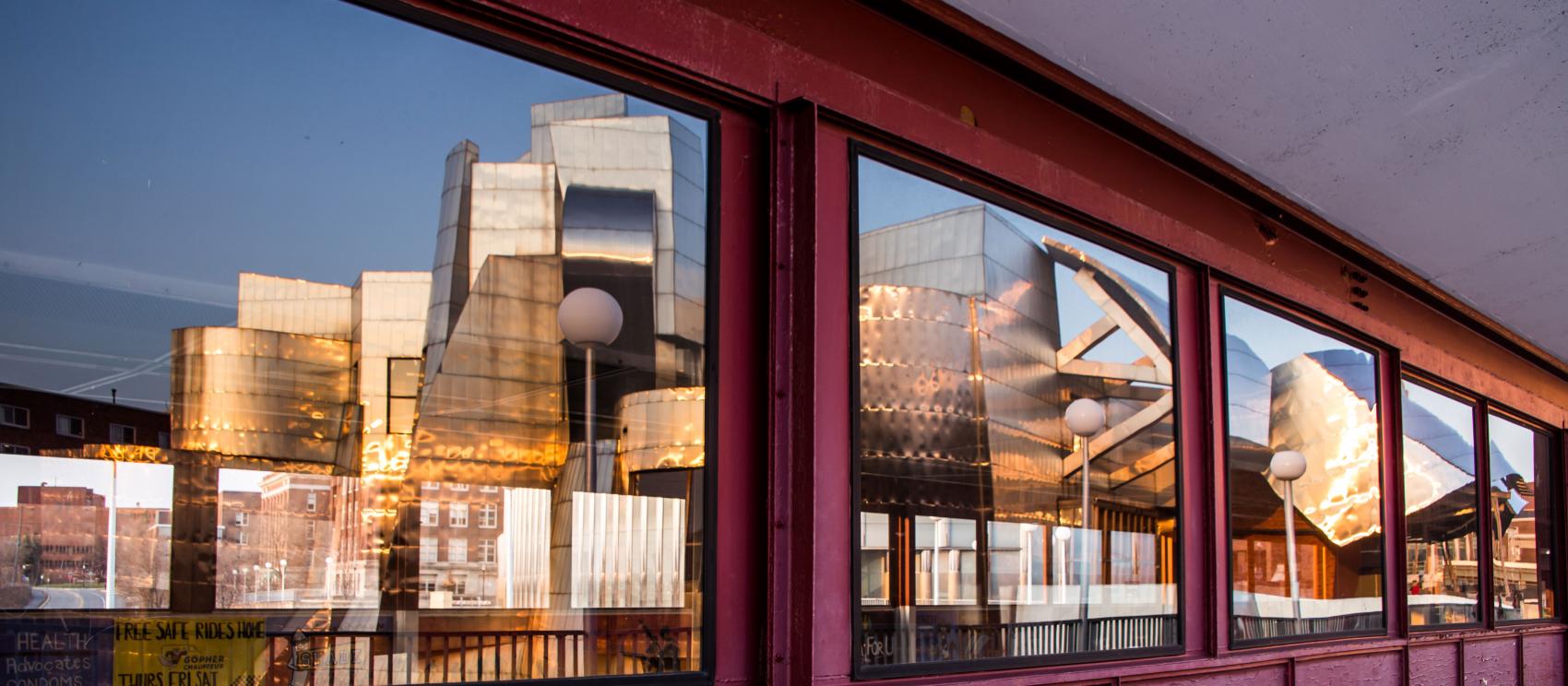 魏斯曼藝術博物館的倒影