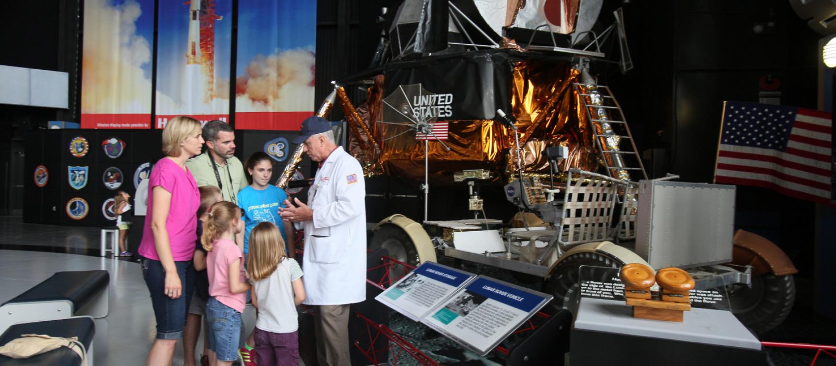 在亨茨維爾太空與火箭中心學習太空飛行知識