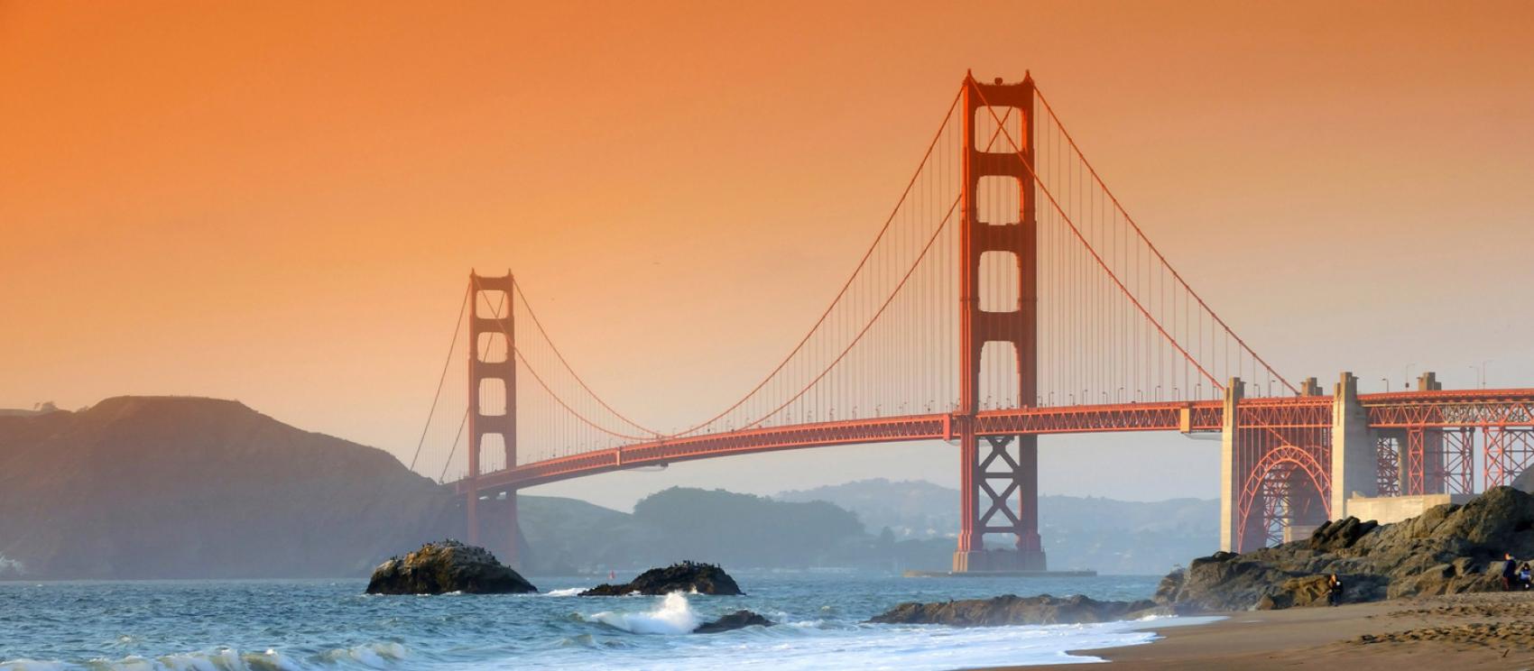 從舊金山的貝克海灘欣賞金門大橋的景致