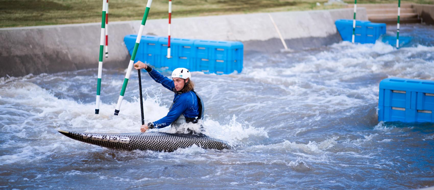 在奧克拉荷馬市的 RIVERSPORT 探險樂園搭乘刺激皮艇穿越急流