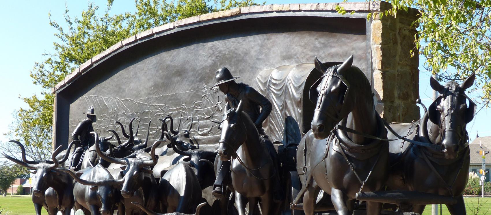 鄧肯的奇修姆小徑遺產中心的趕牛雕塑