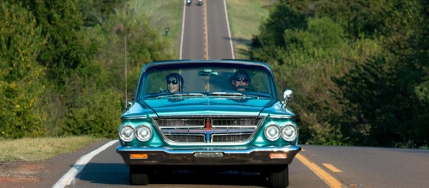 在代表性的 66 號公路最長路段一邊開車一邊欣賞風景