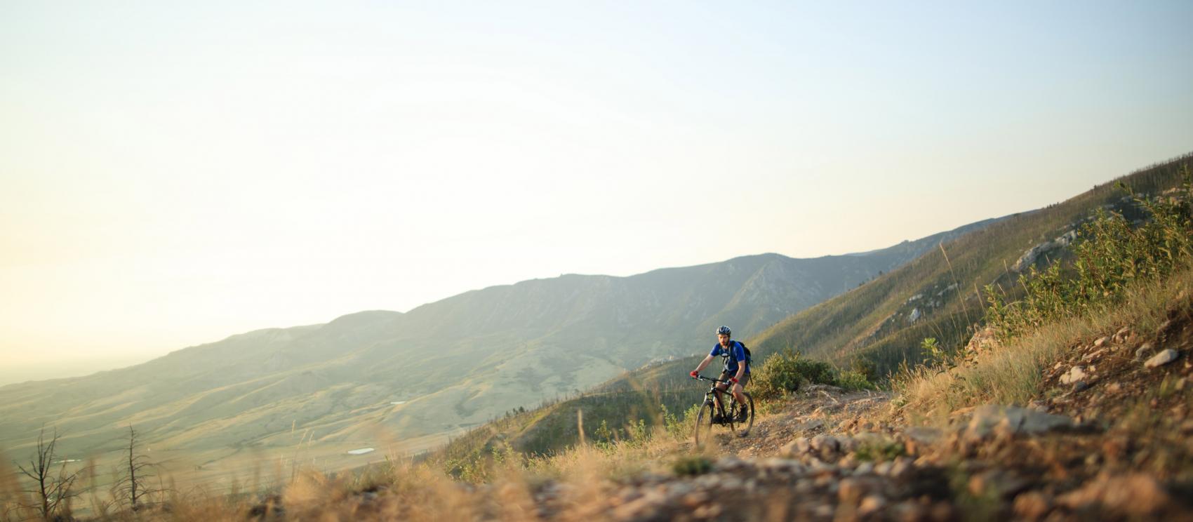在兼具挑戰性及優美景致的大地騎乘越野自行車