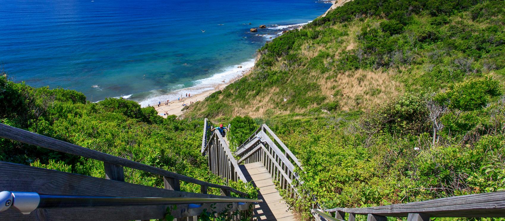 坐落在布洛克島南岸摩希根懸崖腳下的沙灘