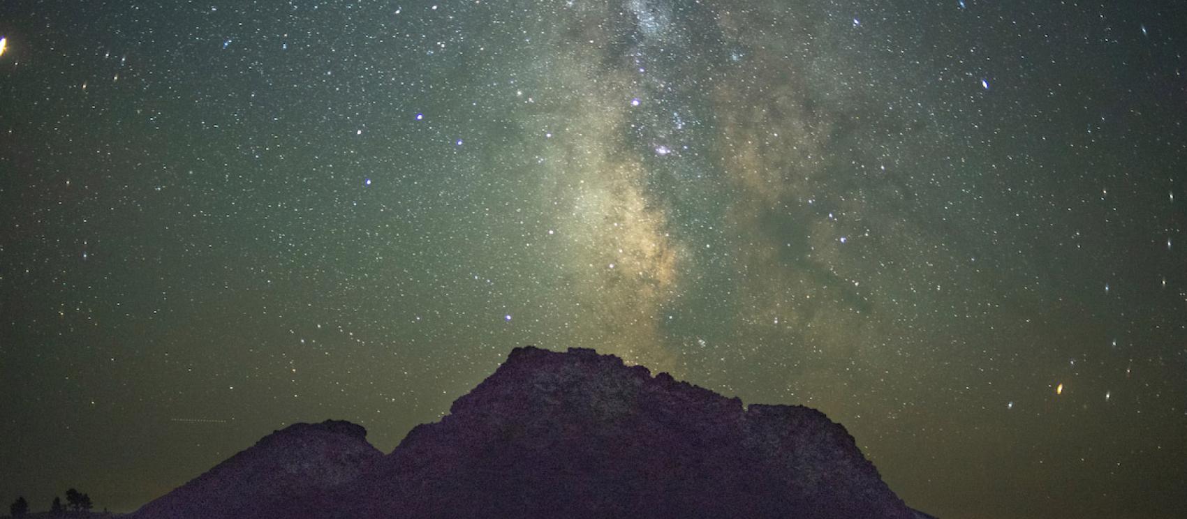 月形坑國家自然紀念地的浩瀚星空