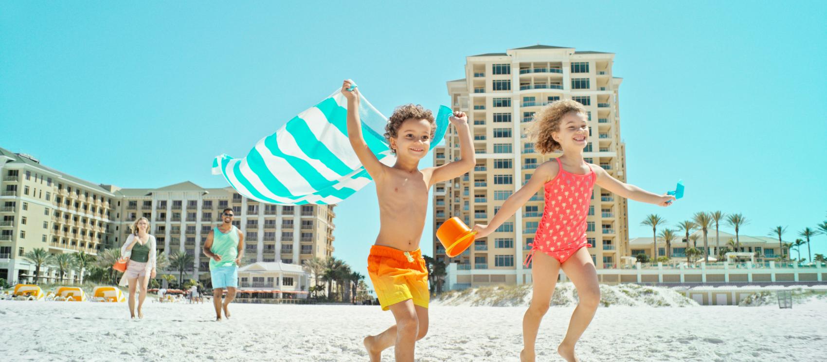 準備到清水灣海灘柔軟的白沙灘遊玩