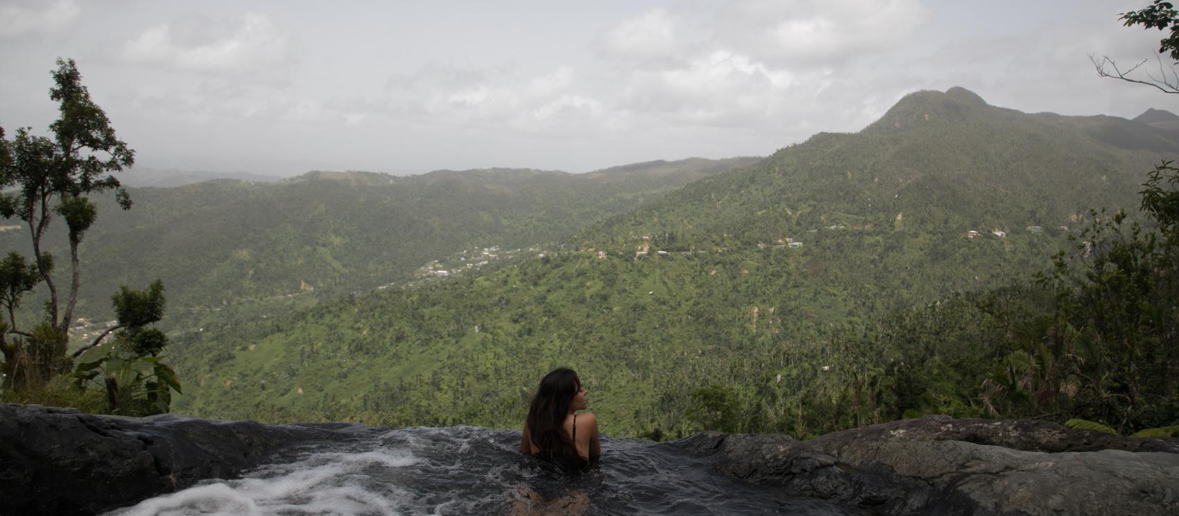 鳥瞰山巒與熱帶雨林美景的絕佳地點