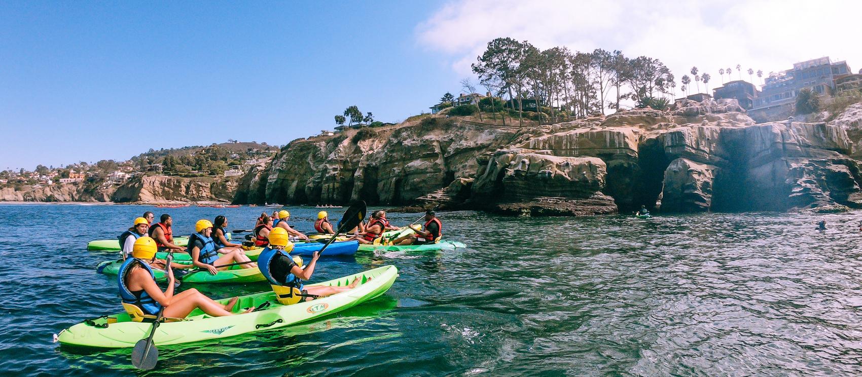 在聖地牙哥的拉荷亞海岸划輕艇