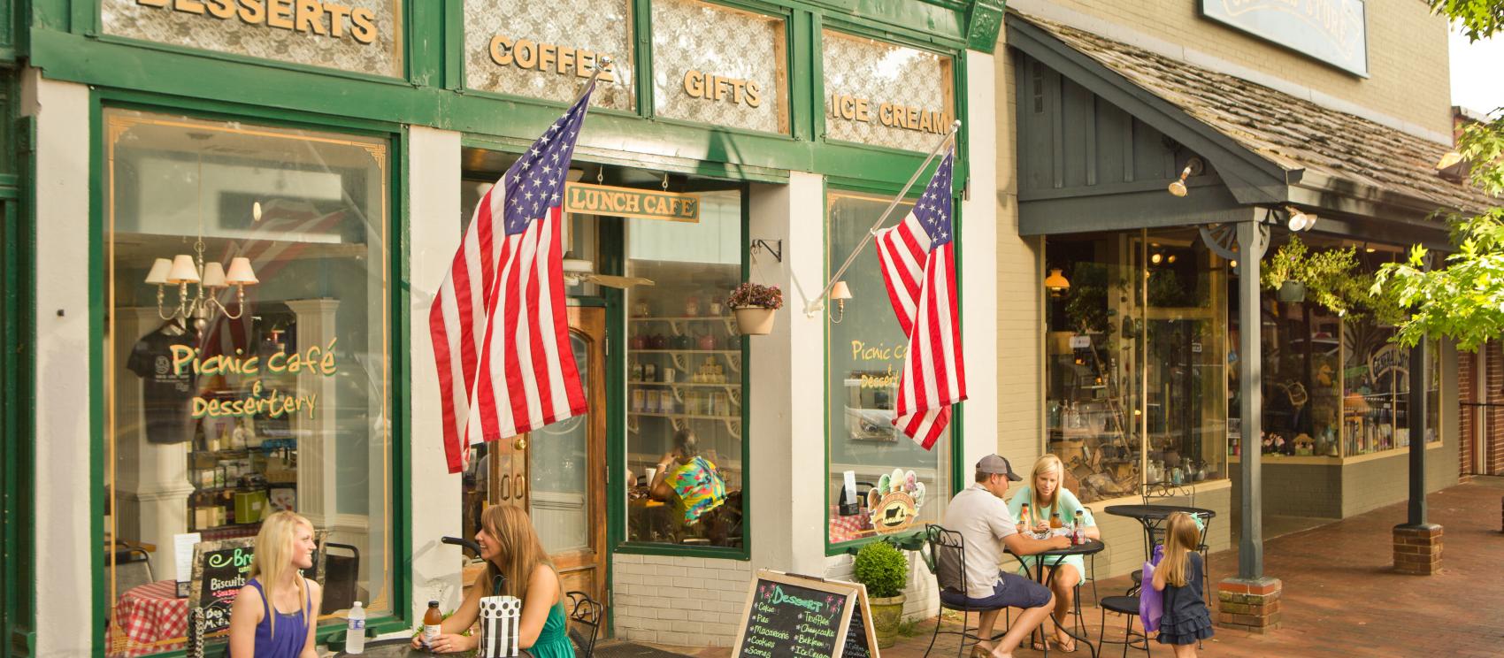 Sidewalk dining at the Picnic Café in Dahlonega, Georgia