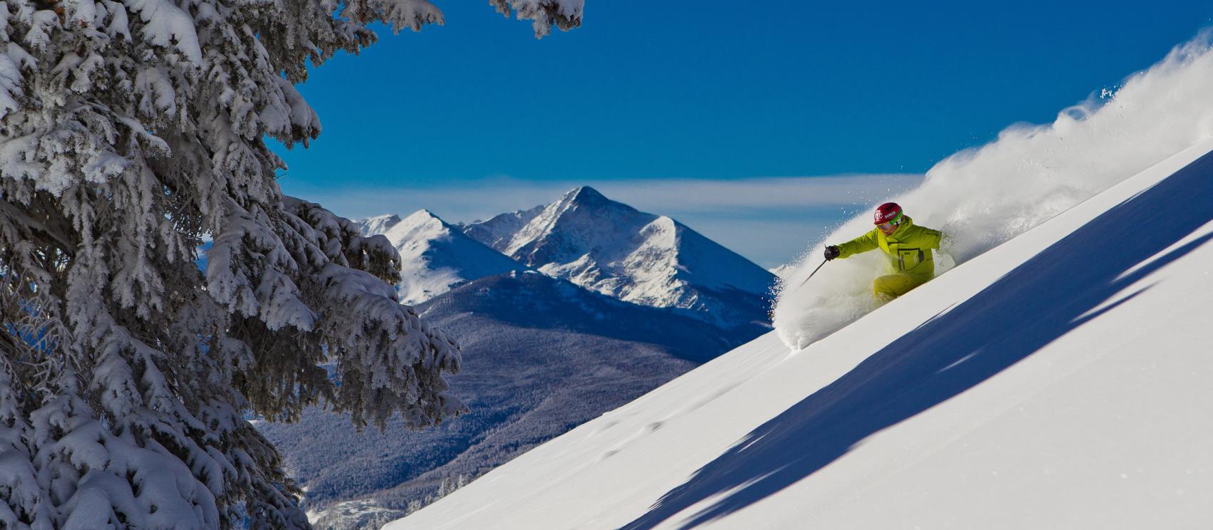 在韋爾度假村享受優質粉雪的滑降滑雪之樂